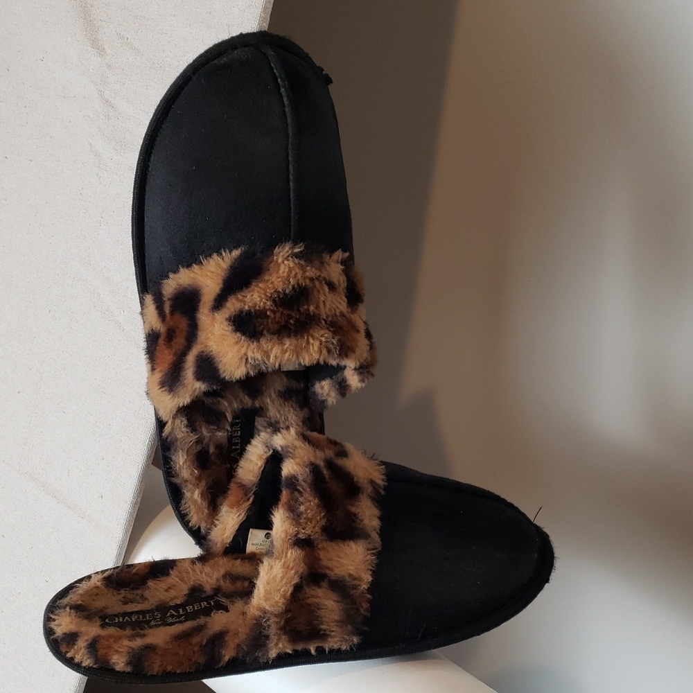 Charles Albert Women's Black Slippers with Leopard Print